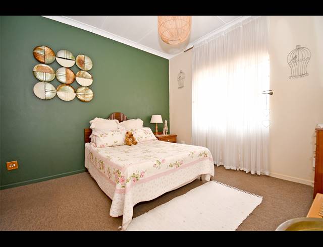 5 BEDROOM HOUSE FOR SALE IN CROSBY